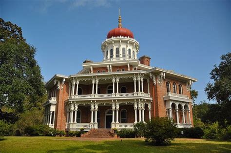 natchez mississippi visitors guide.